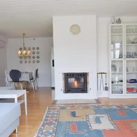 Awesome In W/ 3 Bedrooms Feriehus