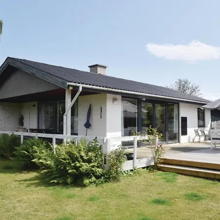 Awesome In W/ 3 Bedrooms Feriehus
