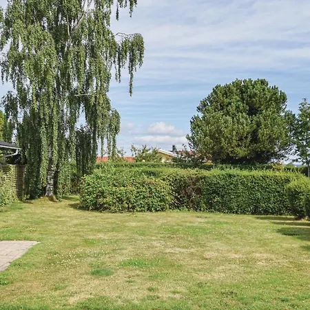 Awesome In W/ 3 Bedrooms Feriehus
